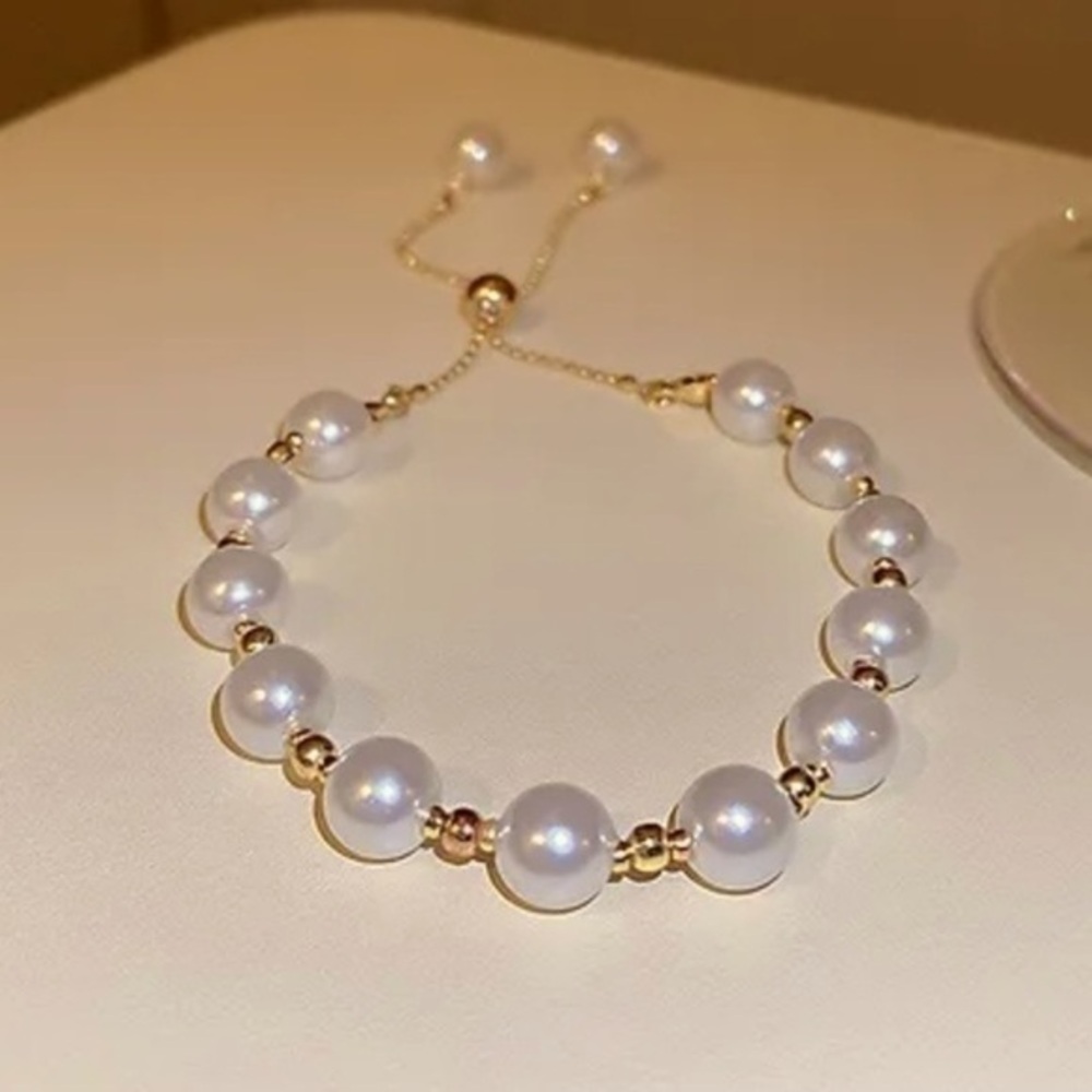 Nwt Classy Pearl Beaded Bracelet